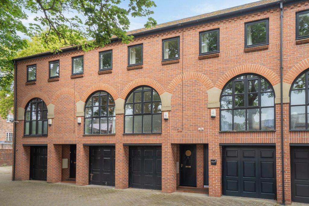 Property photo 1 of 17 External