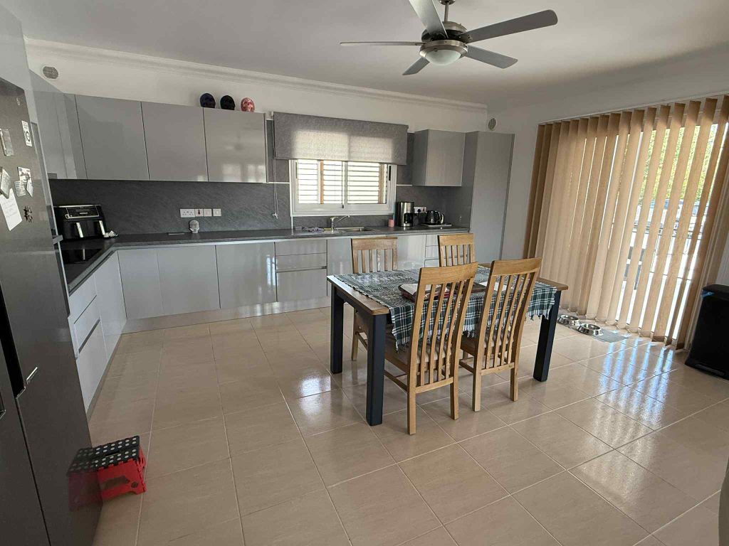 Property photo 3 of 27