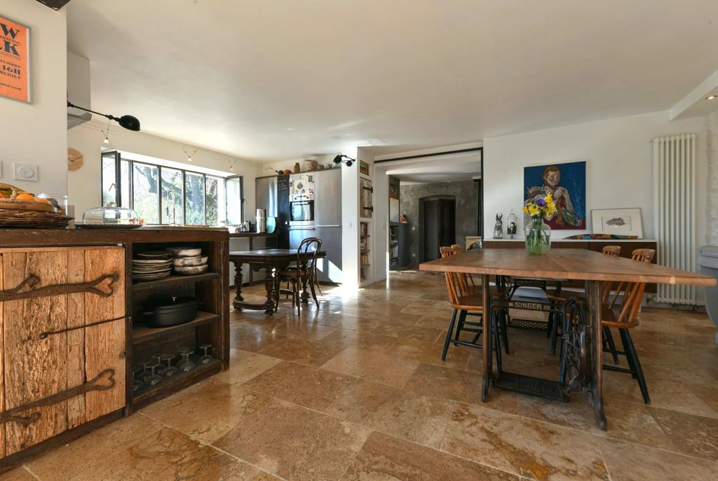 Property photo 3 of 46