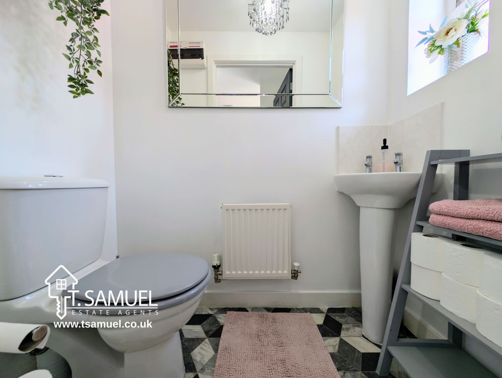 Property photo 3 of 25 W/C