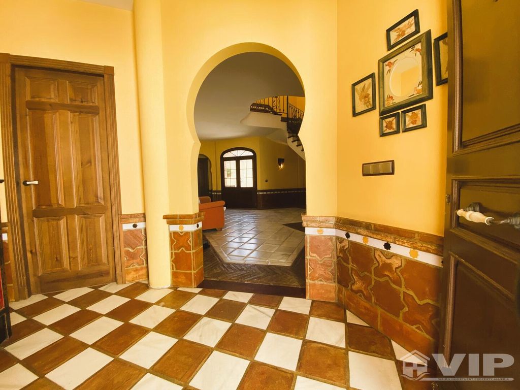Property photo 2 of 35