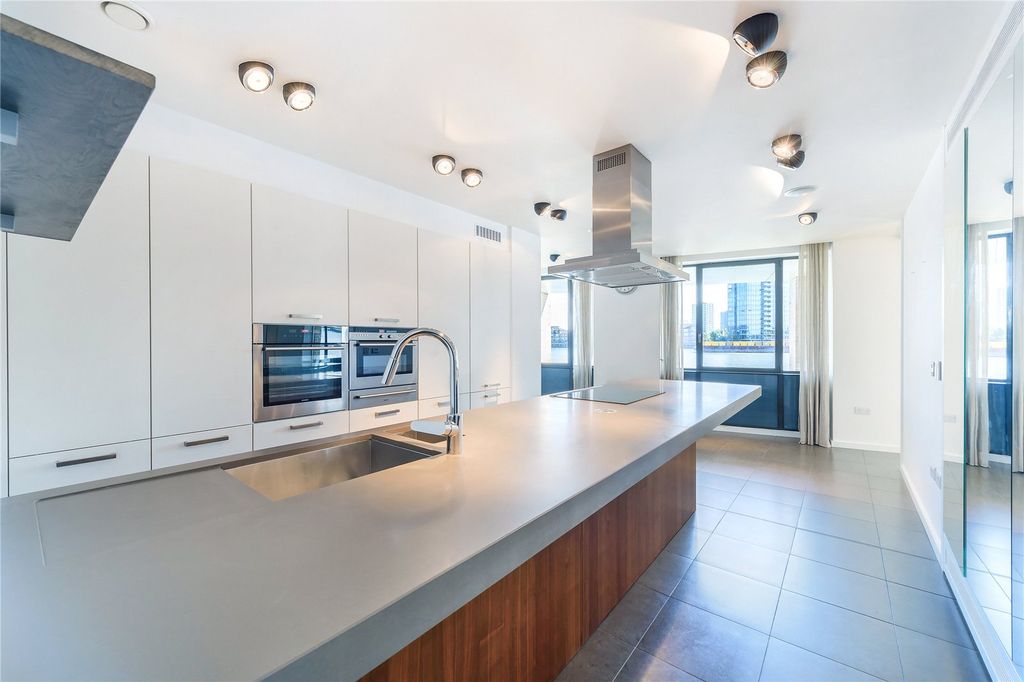 Property photo 3 of 17 Picture No. 11