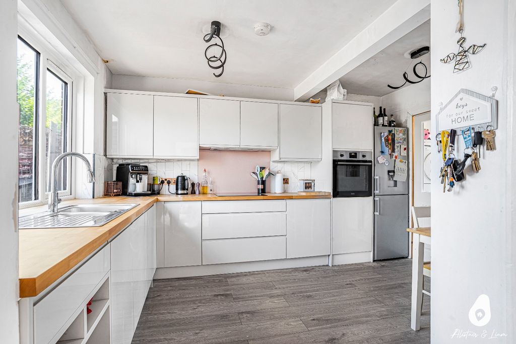 Property photo 2 of 13 5419334