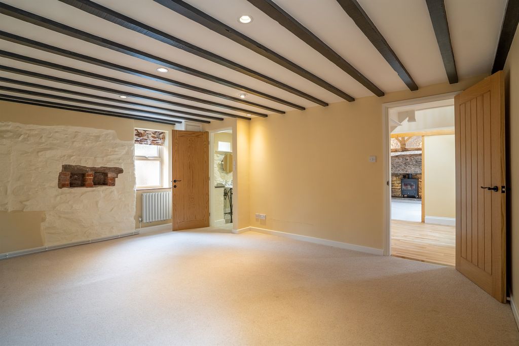 Property photo 3 of 33