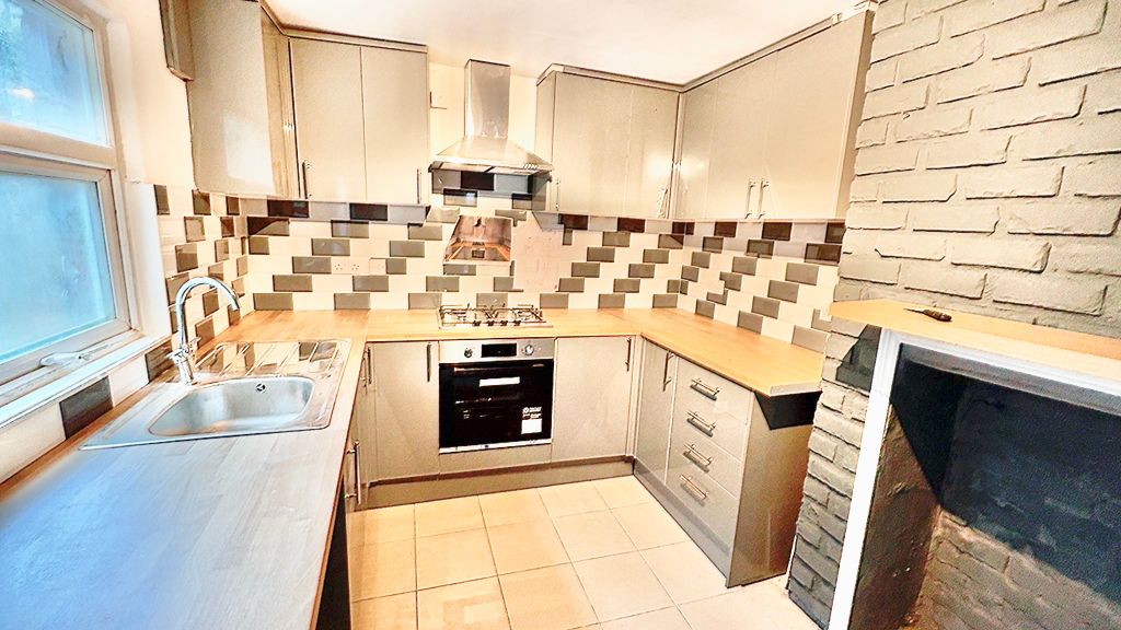 Property photo 2 of 21