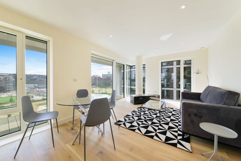 Property photo 1 of 8 Hampton House Living