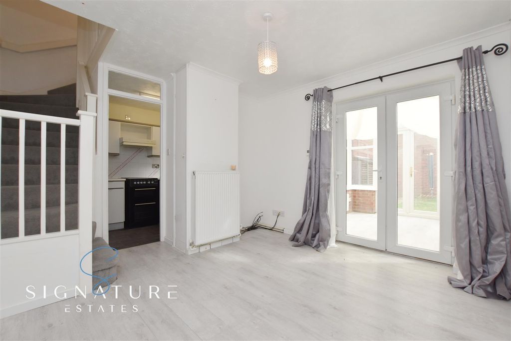 Property photo 2 of 10 Lounge