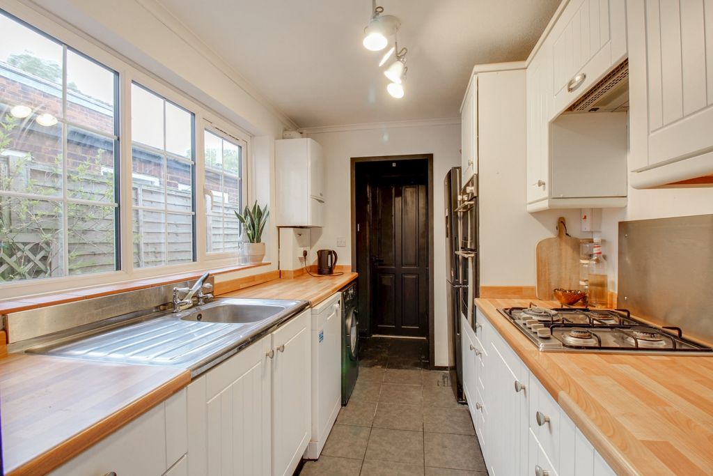 Property photo 2 of 11 Kitchen