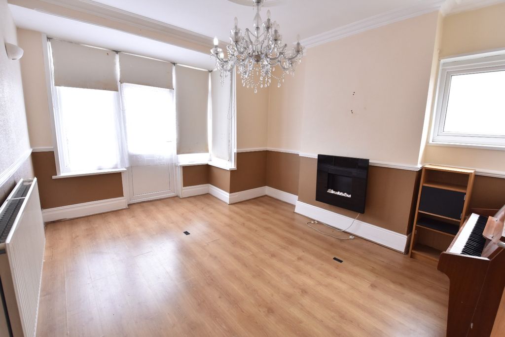 Property photo 2 of 11 4696271