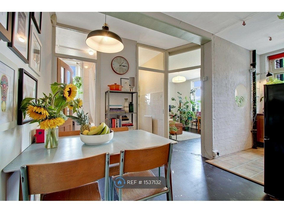 Property photo 3 of 11 Dining Area