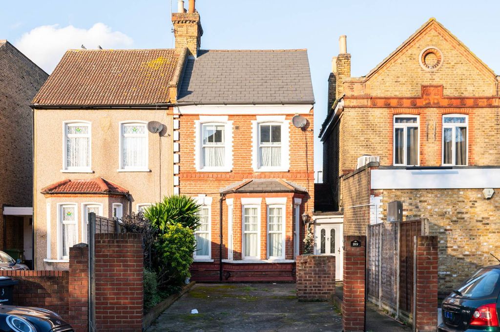 Property photo 2 of 11