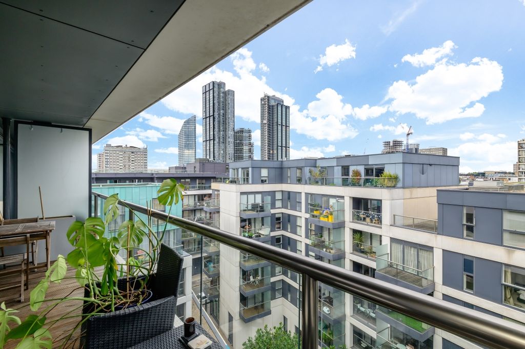 Property photo 2 of 15 899353 (9)