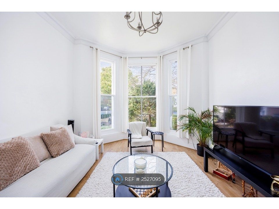 Property photo 1 of 12 Front Room
