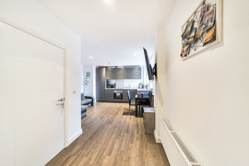 Property photo 3 of 19 1403754-8-697763B...