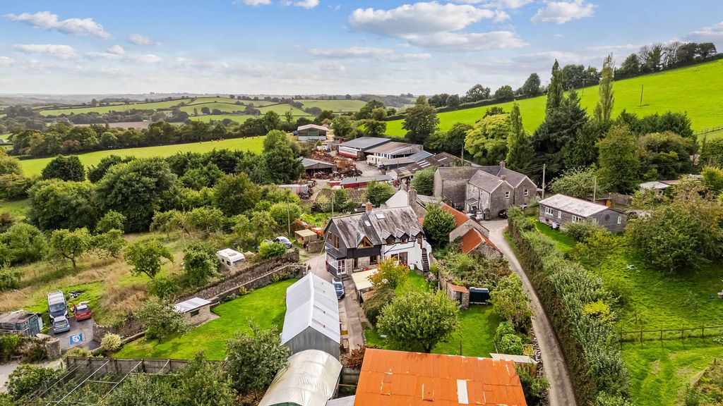 Property photo 2 of 43