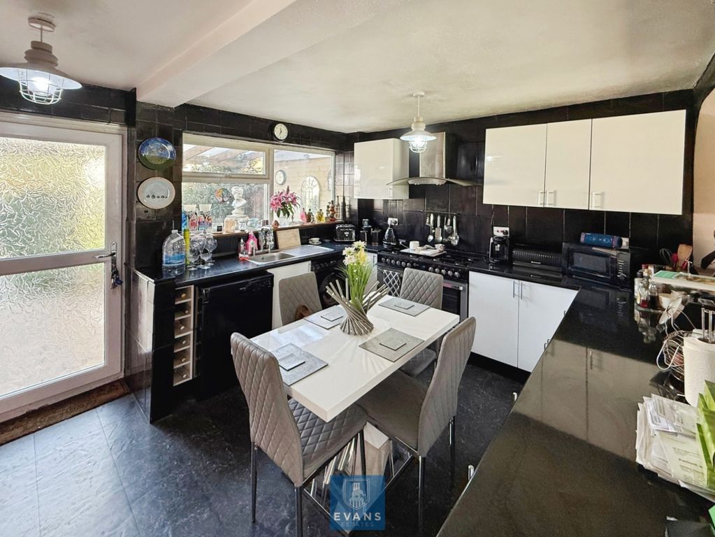 Property photo 2 of 19 Kitchen Diner