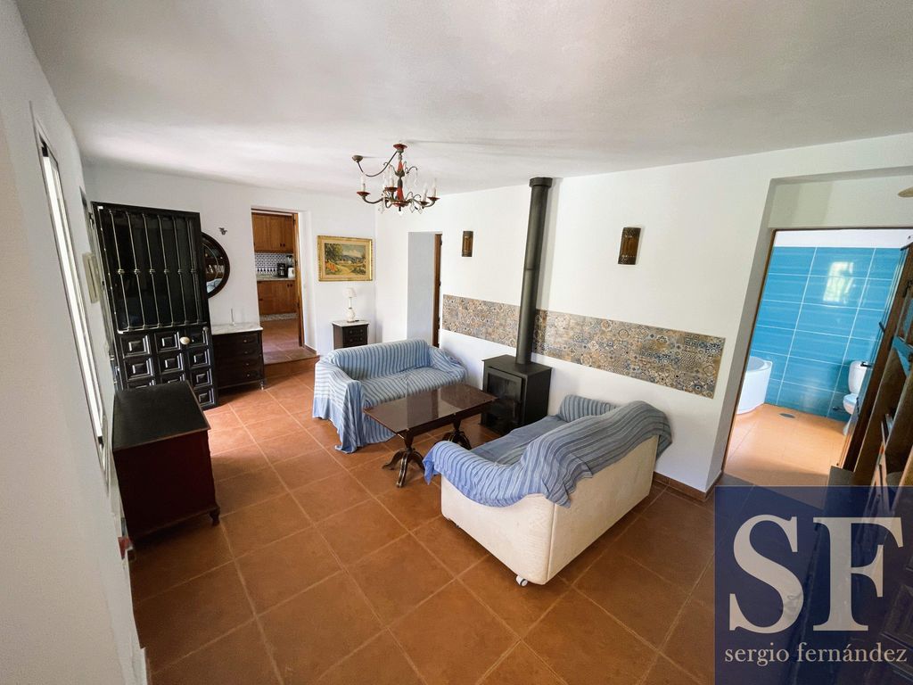 Property photo 2 of 20