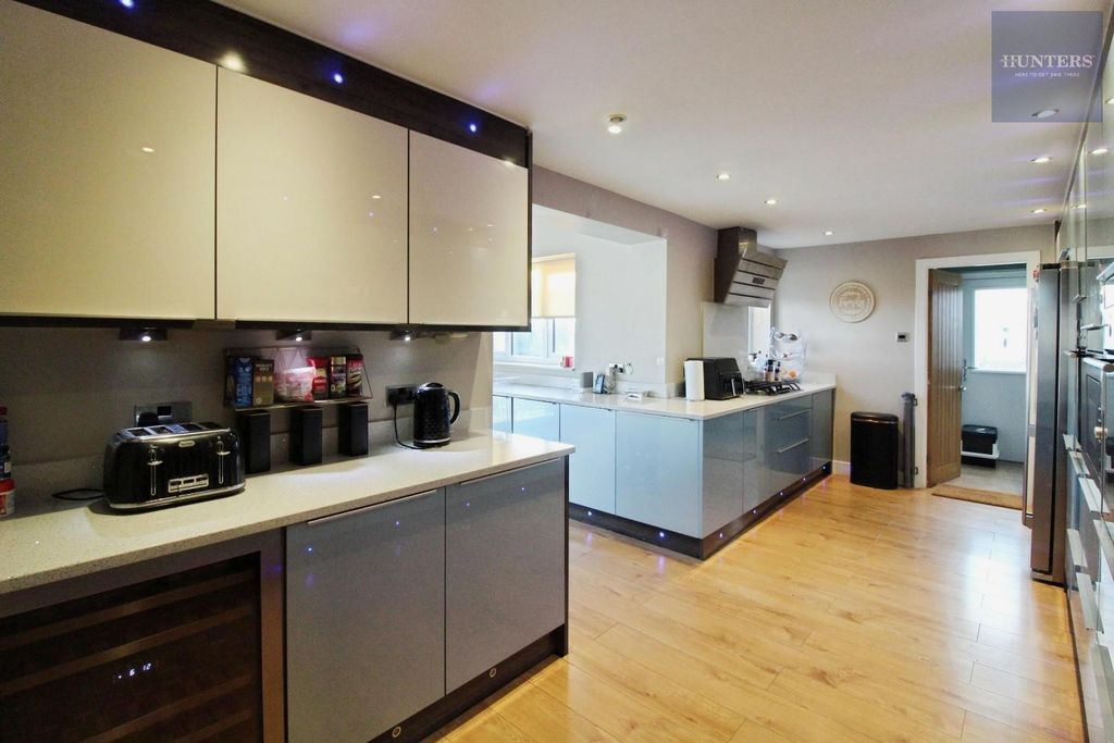 Property photo 2 of 27 Kitchen Diner