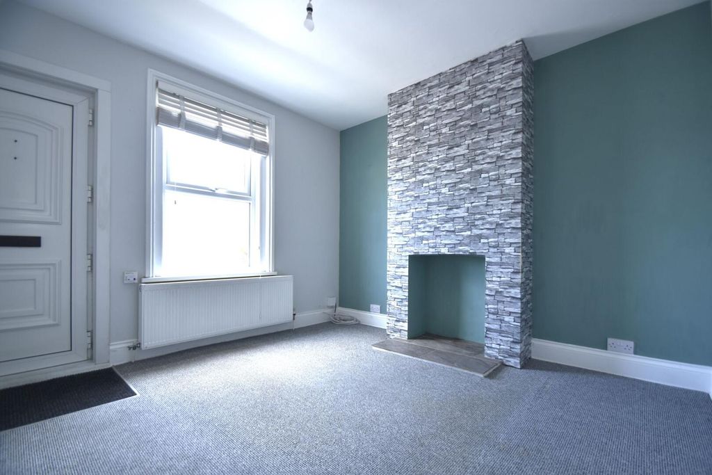 Property photo 2 of 8 Living Room