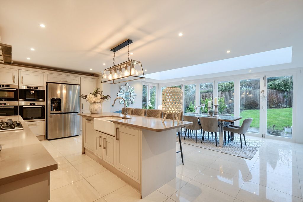 Property photo 2 of 20 1401462-11-697102...