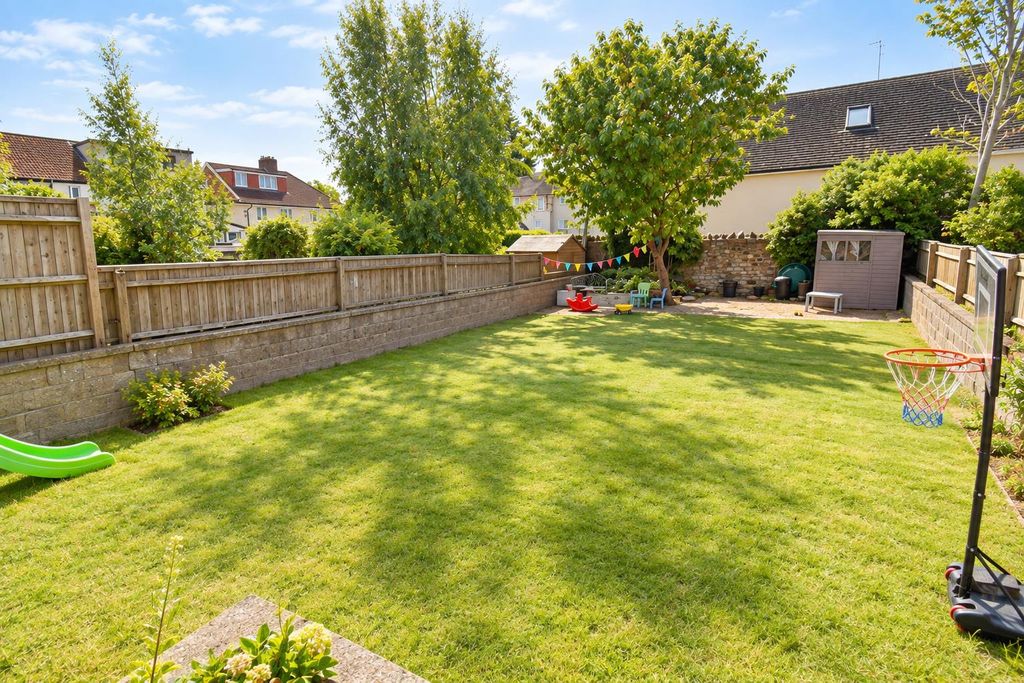 Property photo 2 of 17 2B9Fcf9c-1A62-4Ca5-B99E-0Bc3361A7727.Png