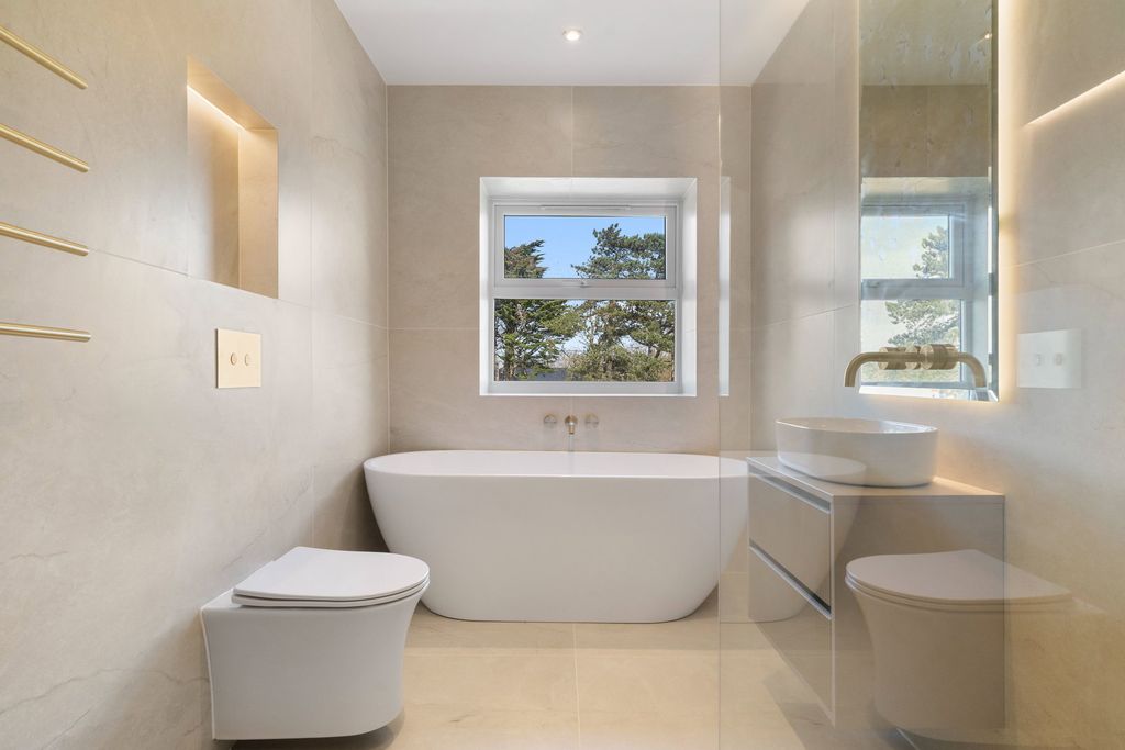 Property photo 2 of 38