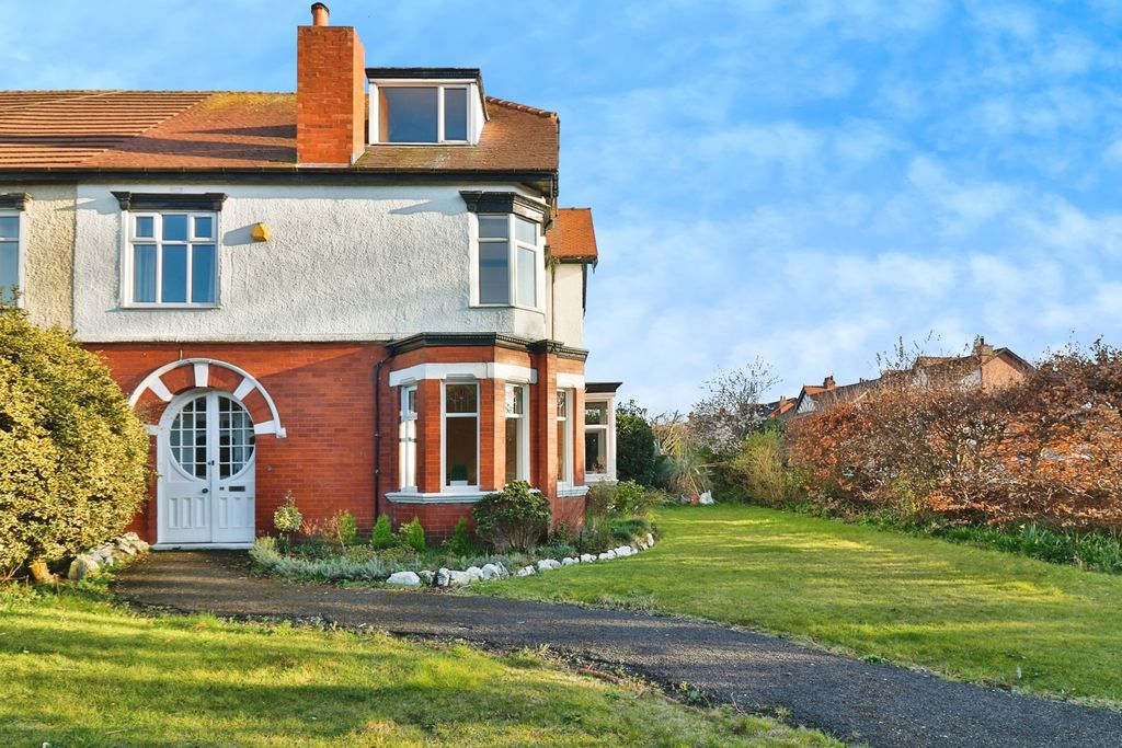 Property photo 2 of 17 Photo