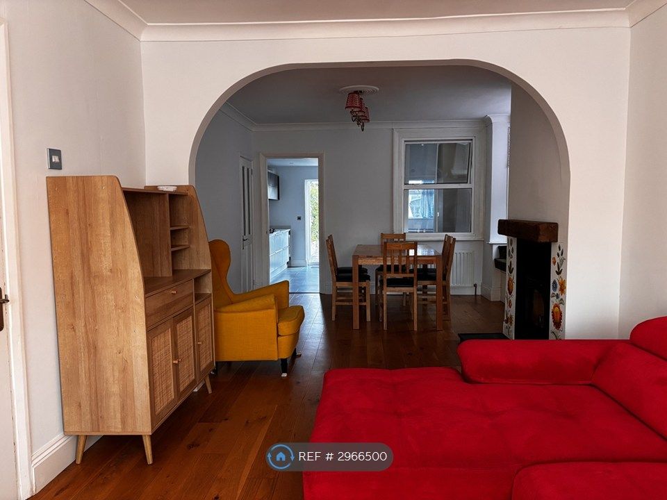 Property photo 3 of 33 Living Room