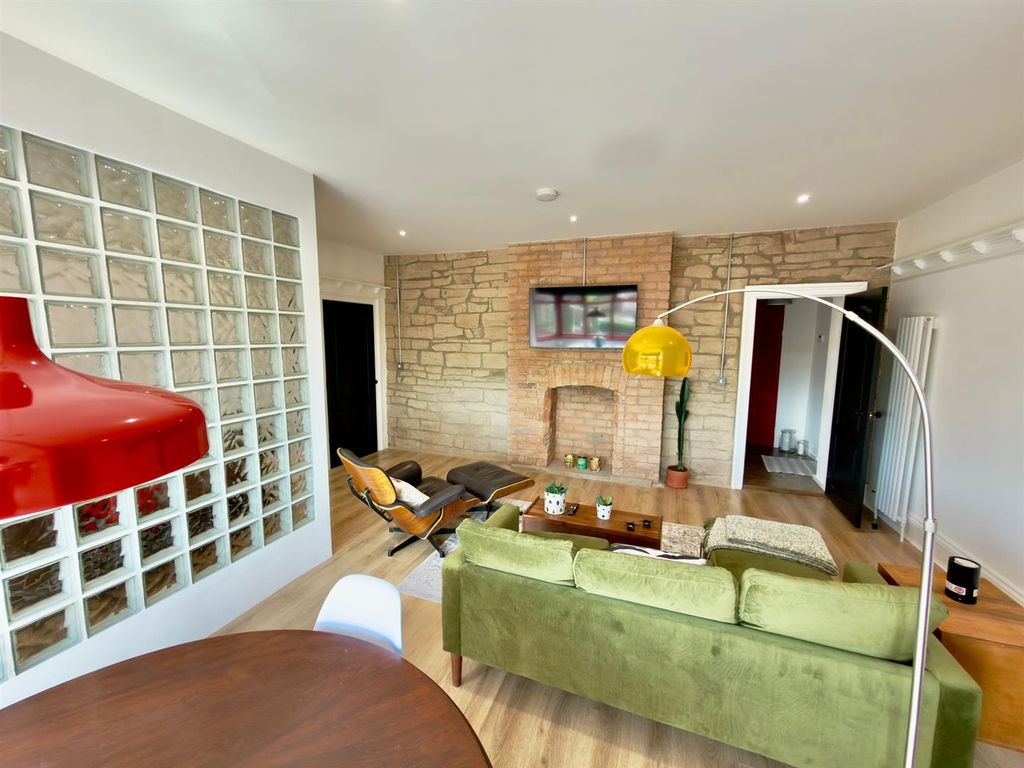 Property photo 3 of 12 5Efff217-c205-43Ff-B5c2-7Fc8c839A1B8.Jpg