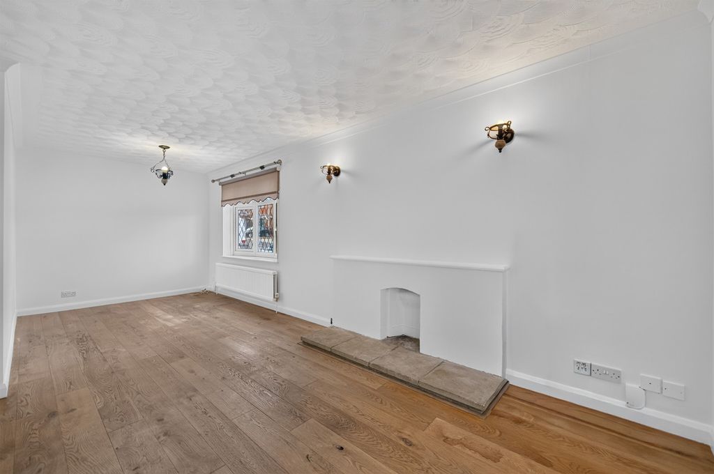 Property photo 3 of 32