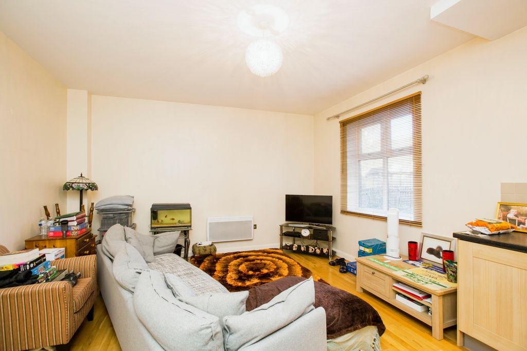 Property photo 2 of 17 Lounge