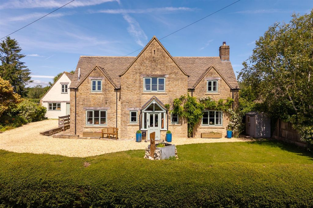 Property photo 1 of 36 60 - Foxfield - Gl54 4Nq - Web.Jpg