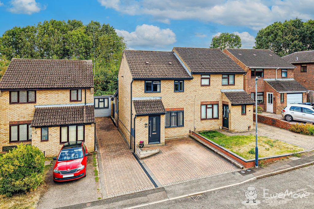 Property photo 1 of 21 Dreyer Close_Exterior_Wm