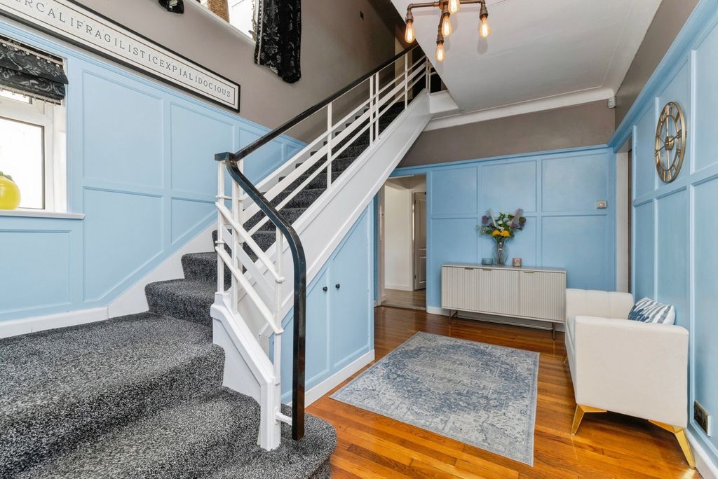 Property photo 3 of 26 Pbox-Img.Jpg