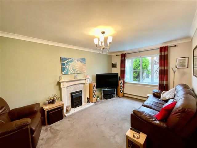 Property photo 3 of 21 Lounge