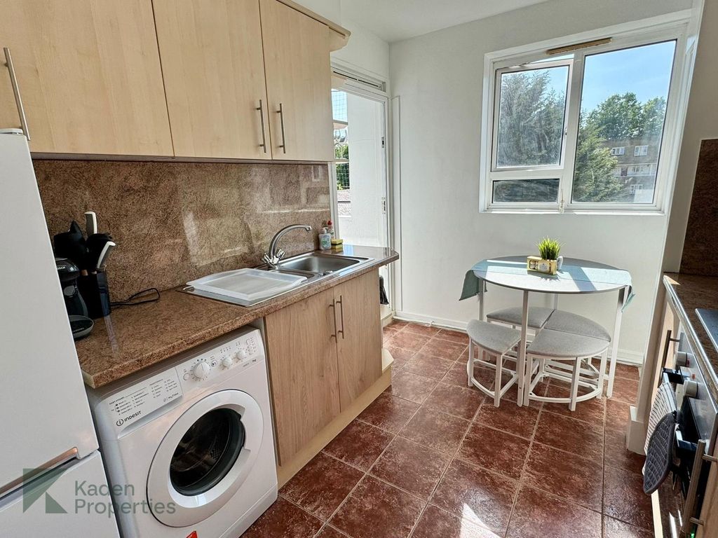 Property photo 2 of 27