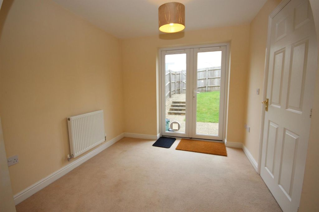 Property photo 3 of 8 Dining Room