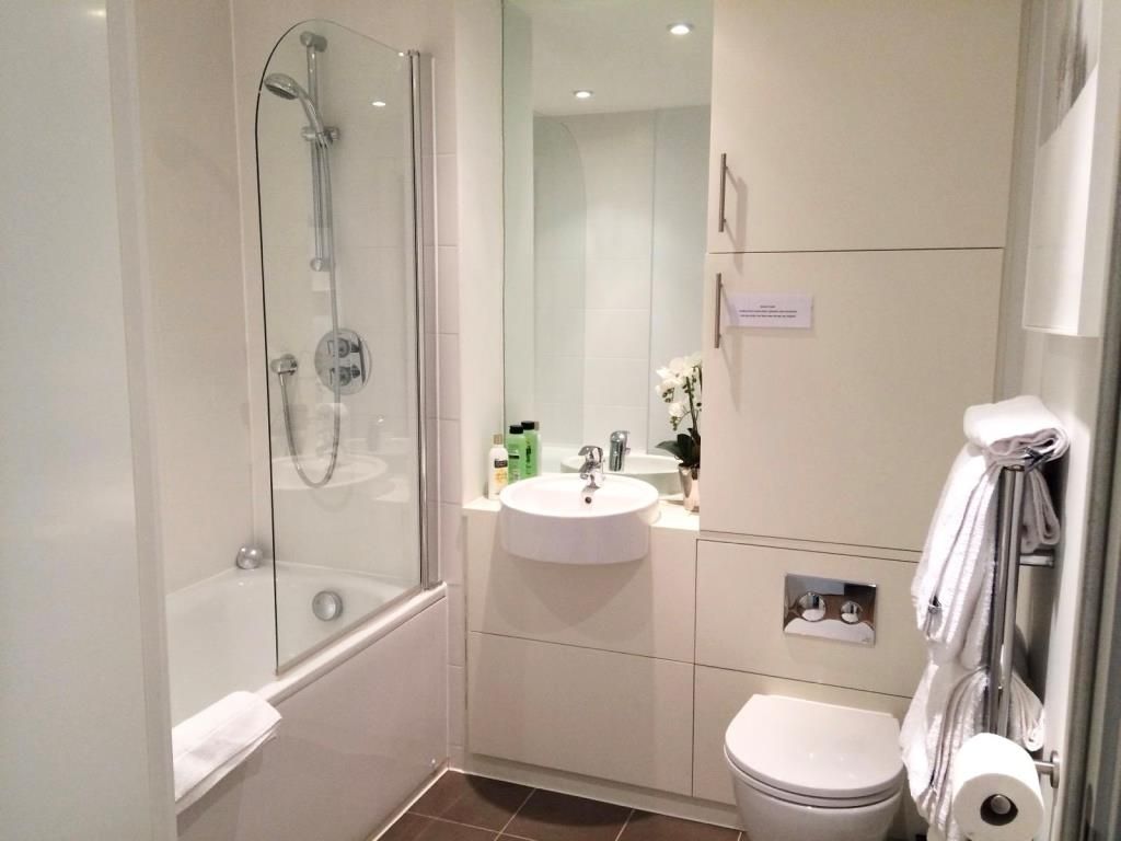 Property photo 2 of 7 Bathroom