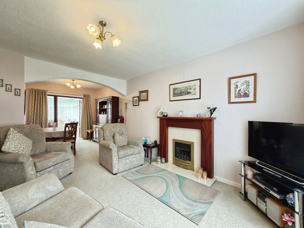 Property photo 2 of 25