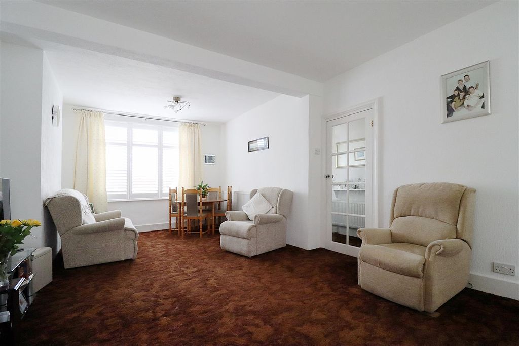 Property photo 3 of 13 Lounge/Diner