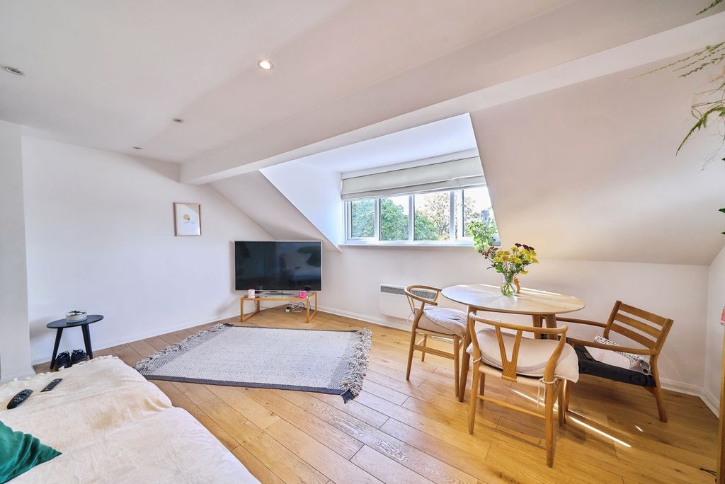 Property photo 2 of 18 Pbox-Img.Jpg