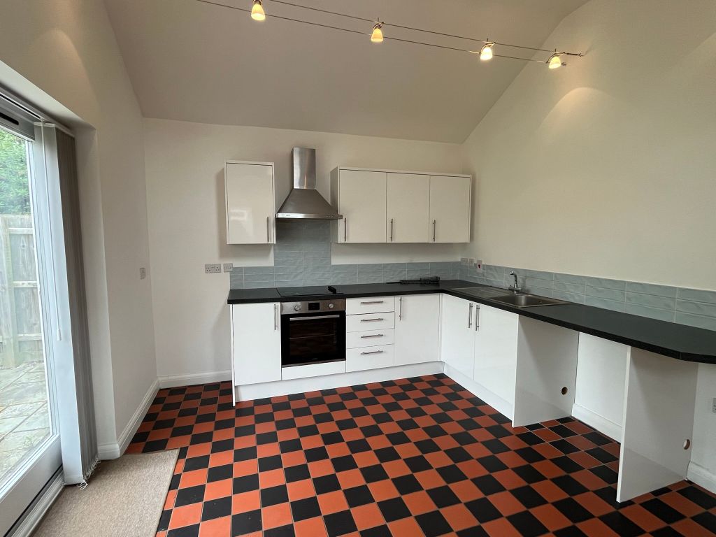 Property photo 2 of 10 Kitchen