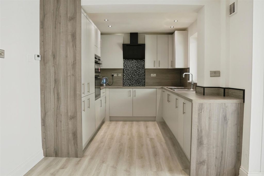 Property photo 3 of 30 18.Jpg