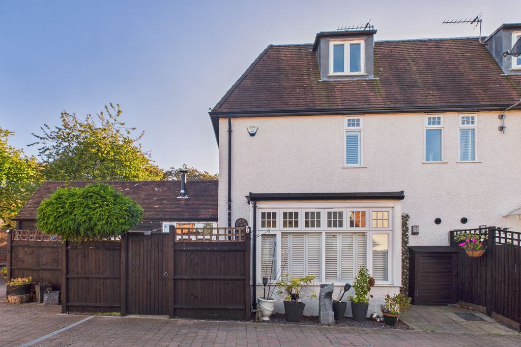 Property photo 1 of 31