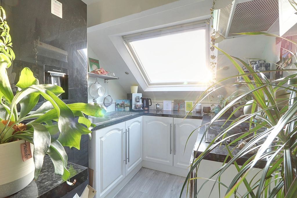 Property photo 3 of 12 Ewemove Harrogate Kitchen