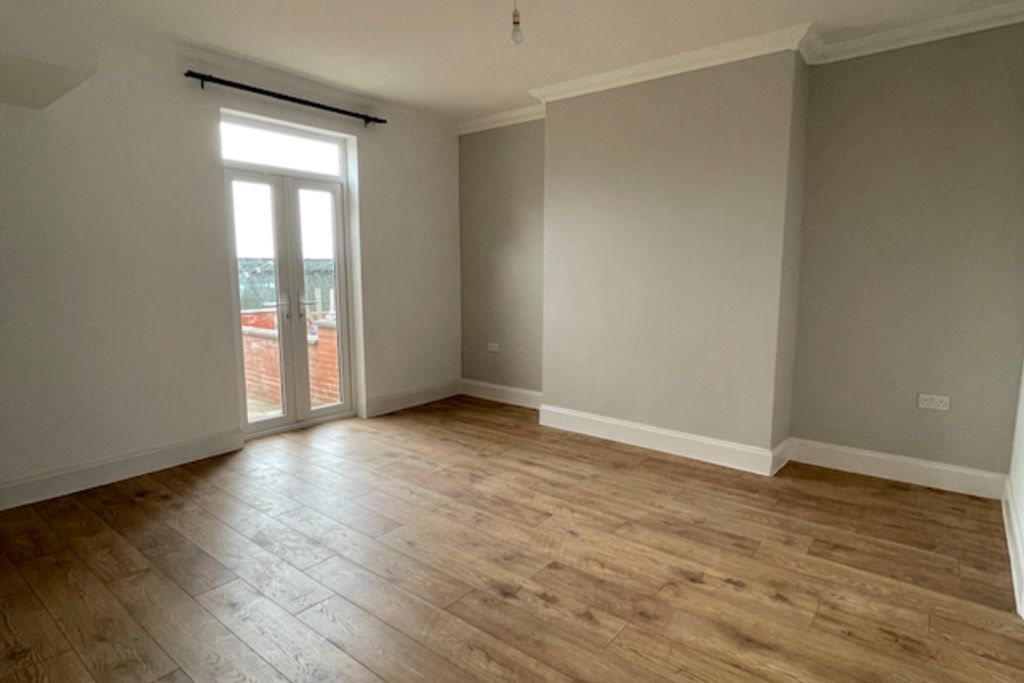 Property photo 3 of 10 Dining Room