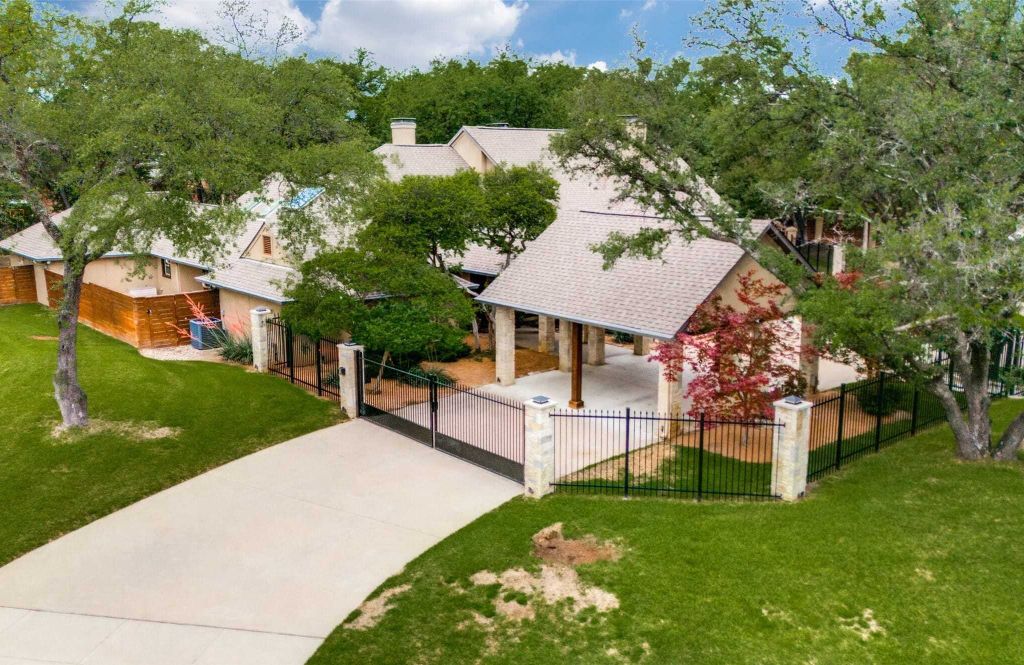 Property photo 1 of 31