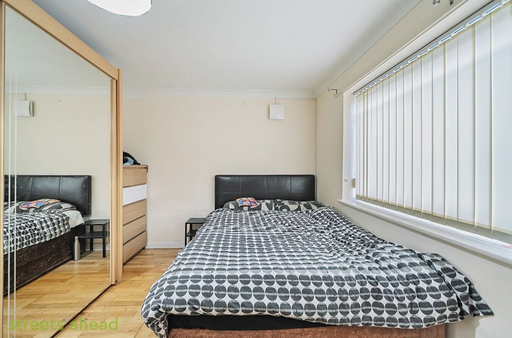 Property photo 3 of 16 d1d27798-201E-437...