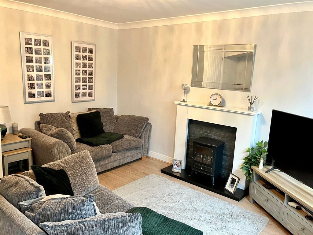 Property photo 2 of 12 Lounge