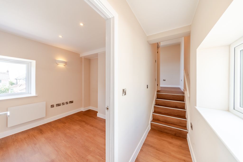 Property photo 2 of 27